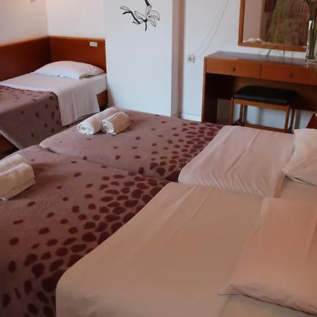 Elarin Studios&apartments Apartahotel
