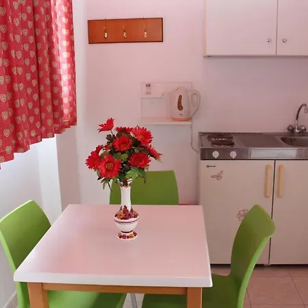 Elarin Studios&apartments Apartahotel